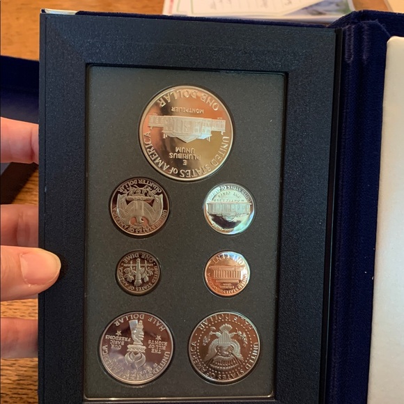 1993 US Mint coin collection in box and plastic and velvet protective cover - Picture 2 of 14